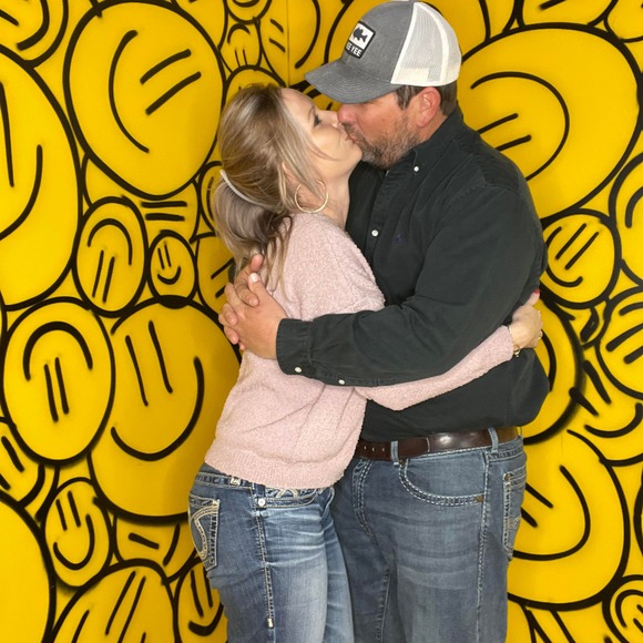 Mandy Forbis - Poshmark Profile Picture of Mandy Forbis (@mandy_forbis) on Poshmark