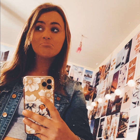 Alexis Lasee - Poshmark Profile Picture of Alexis Lasee (@lexilaseee) on Poshmark