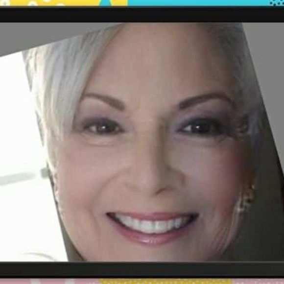 Profile Picture of Sharleen Ockoskis (@charlio) on Poshmark