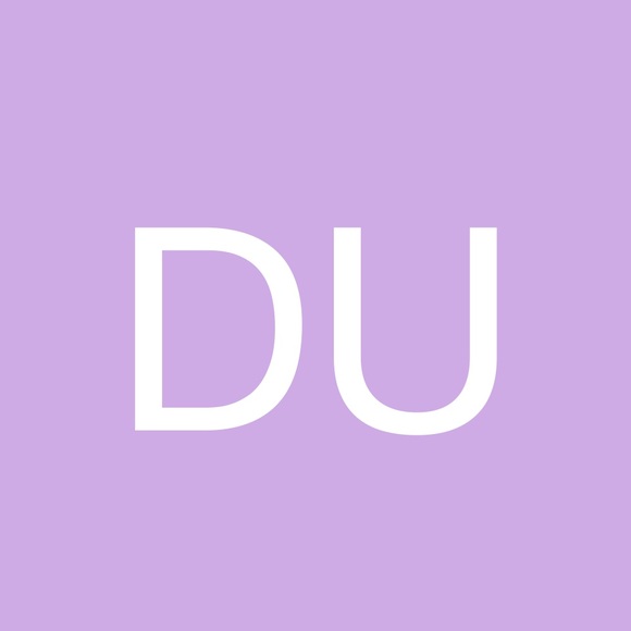 Profile Picture of Daniella Uslan (@dsuslan) on Poshmark