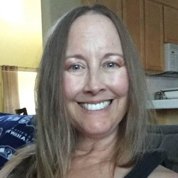 Profile Picture of Rozelle Danilson (@rozelle) on Poshmark