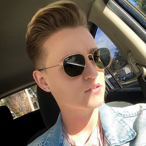 Profile Picture of Shelby Semerson (@semerson957) on Poshmark