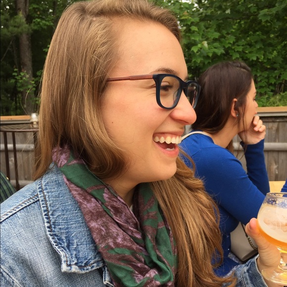 Profile Picture of Melanie Straessle (@mstraeasle) on Poshmark