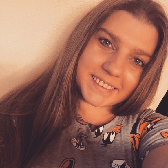 Profile Picture of Stormy Wolfe (@wolfestormy2018) on Poshmark
