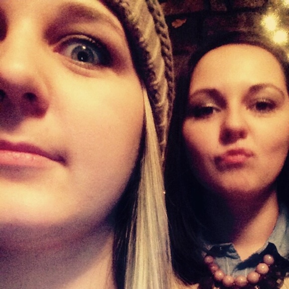 Profile Picture of Randi Leding (@randiwithaniii) on Poshmark