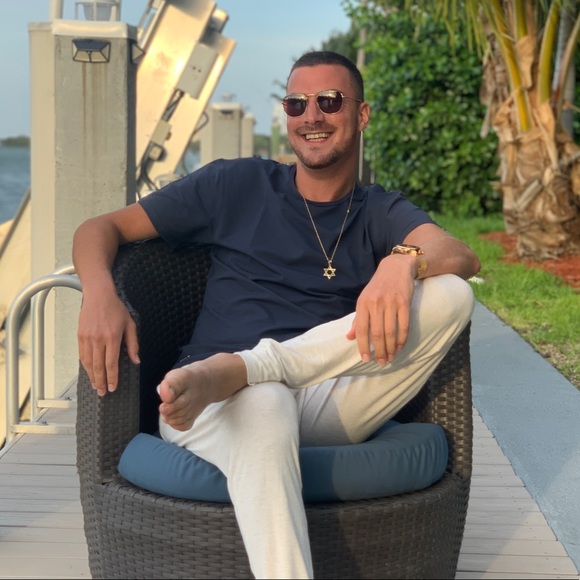 Profile Picture of Shaq Schechter (@shaqstyle) on Poshmark