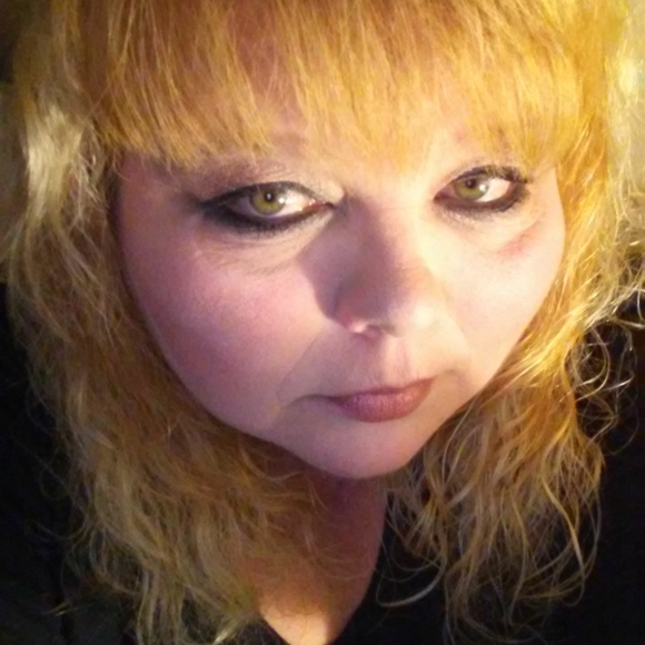 Profile Picture of Sandra Robinson (@sandymartin42) on Poshmark