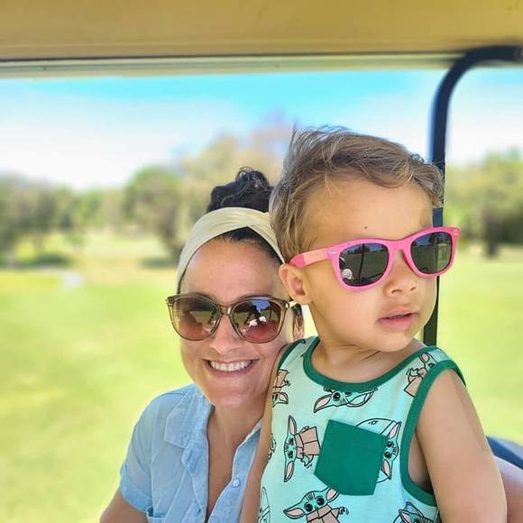 Profile Picture of Renee Barros (@reneehalpin222) on Poshmark