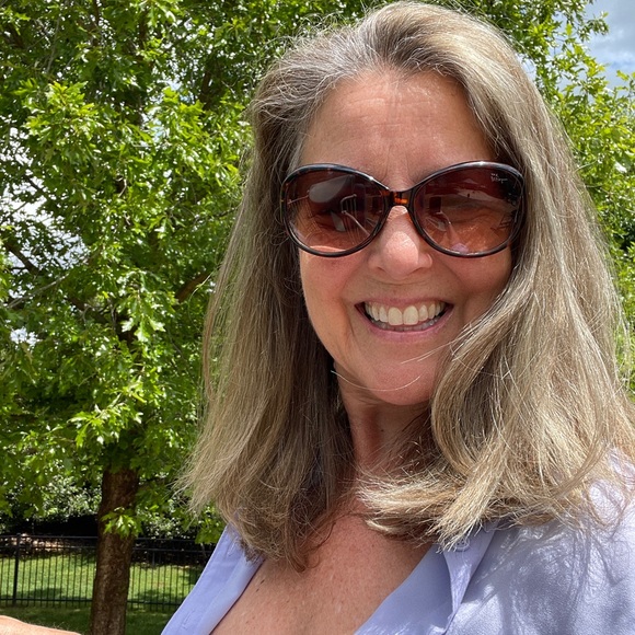 Profile Picture of Catherine Labranche (@shecels) on Poshmark