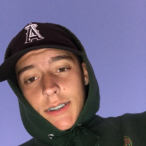 Profile Picture of Greg Wagner (@gregwagggner) on Poshmark