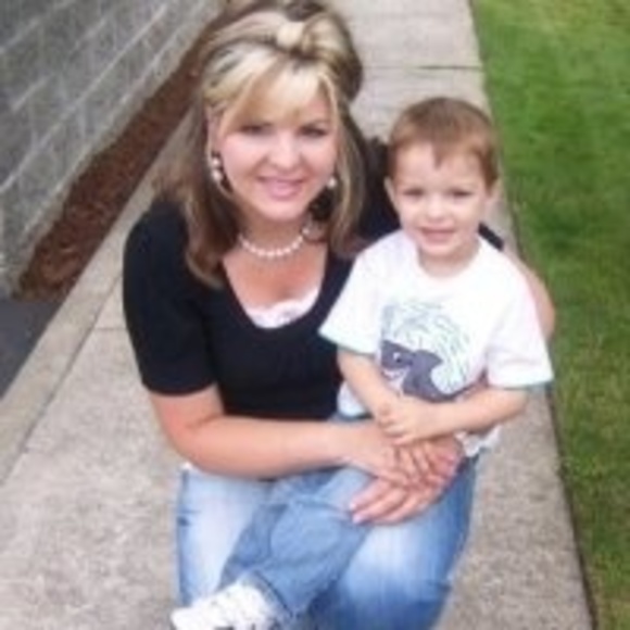 Profile Picture of Nicolasa Hall (@tubo28) on Poshmark