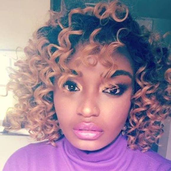 Profile Picture of Angela Holcomb (@cheeky_chic14) on Poshmark