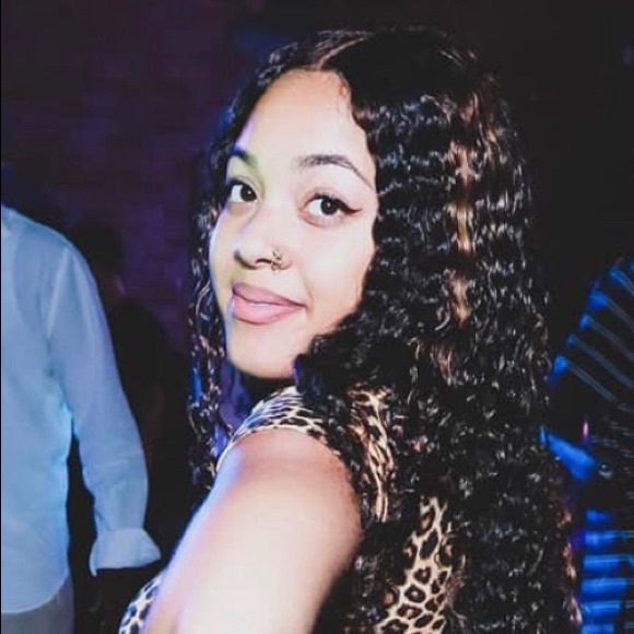 Profile Picture of Tomaritz Jemison (@tomaritz) on Poshmark