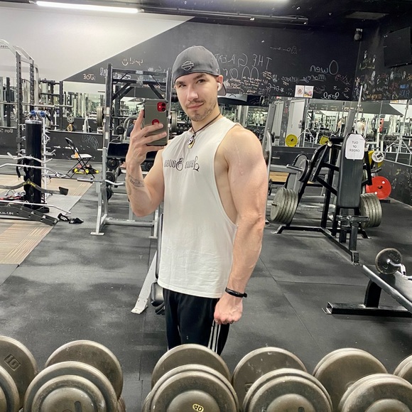 Profile Picture of Brandon Micheals (@brmicheals) on Poshmark