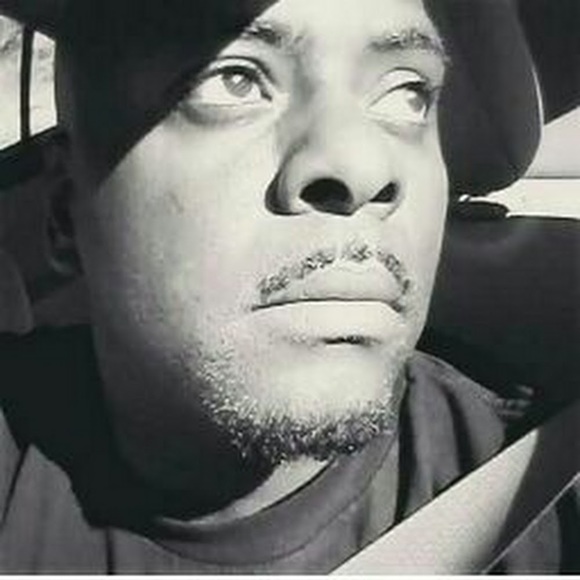 Profile Picture of Jonathan Sims (@quartergrand) on Poshmark
