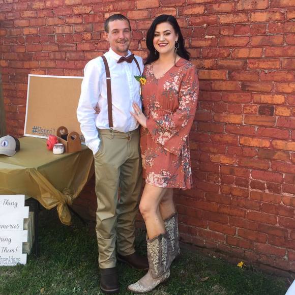 Profile Picture of Haley Bateman (@haleybooxoxo) on Poshmark