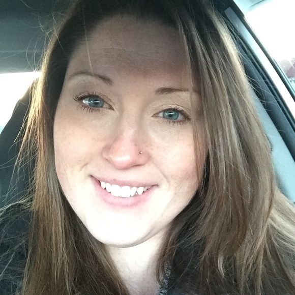 Profile Picture of Jackie Weiser (@diamondjackie) on Poshmark