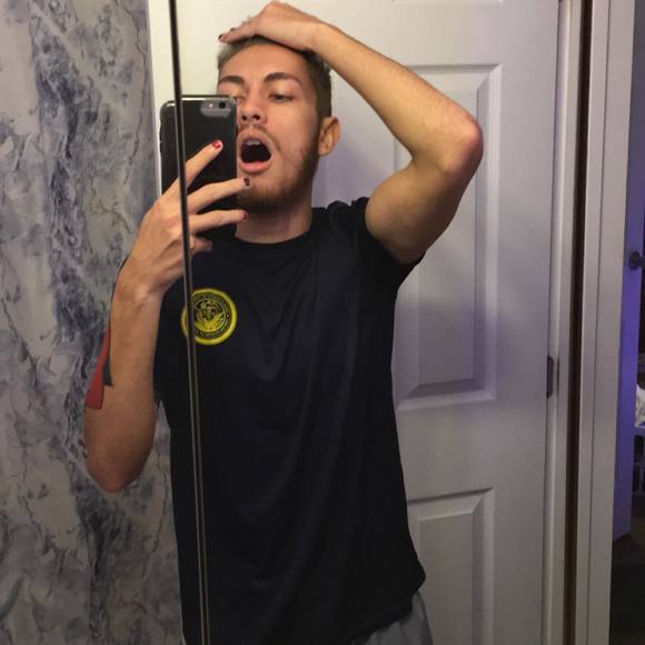 Profile Picture of Michael Middlebrook (@m_middlebrook) on Poshmark