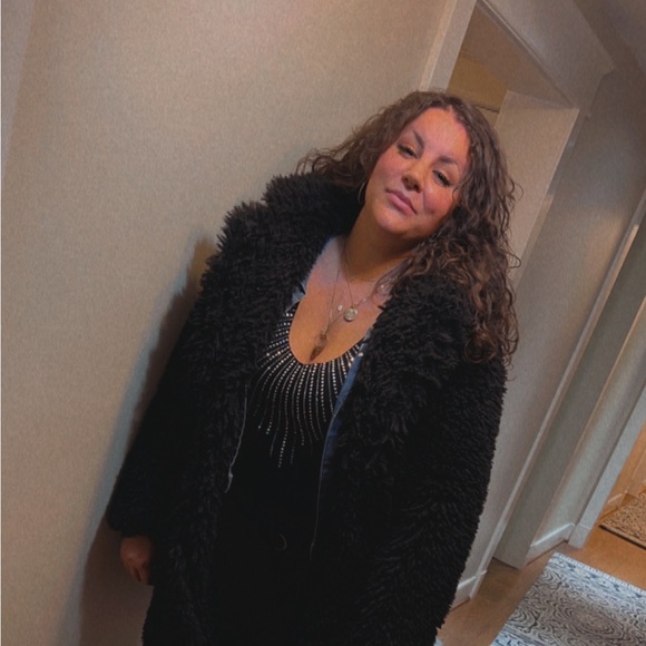 Profile Picture of *posh ambassador* jenn Glennon (@itlnqueen) on Poshmark