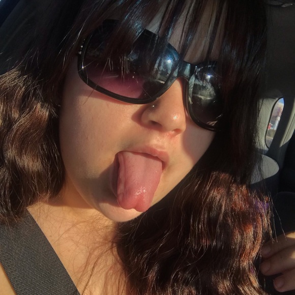 Profile Picture of Kyleigh Herring (@kyleighxmadison) on Poshmark
