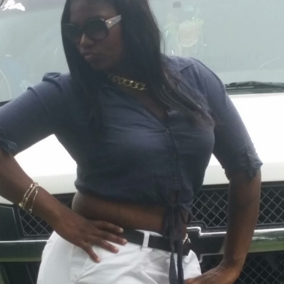 Profile Picture of Chonnda Darrian (@chonnda) on Poshmark