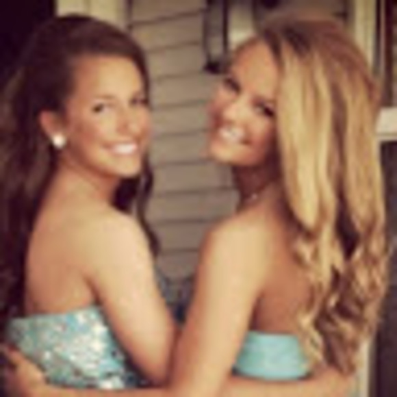 Profile Picture of Sydney Gutschenritter (@sgutschenritter) on Poshmark