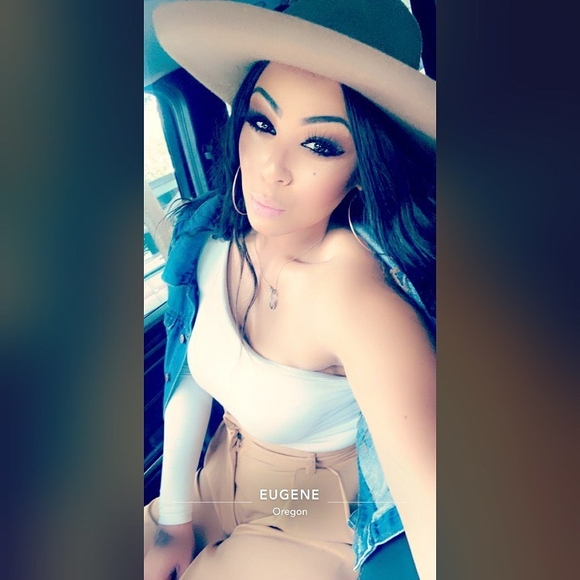 Profile Picture of Danielle Mitchell (@daniellemitc799) on Poshmark