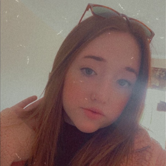 Profile Picture of Sara Lantz (@sara1035) on Poshmark