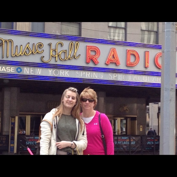 Profile Picture of Marcia Hart (@mhhart) on Poshmark