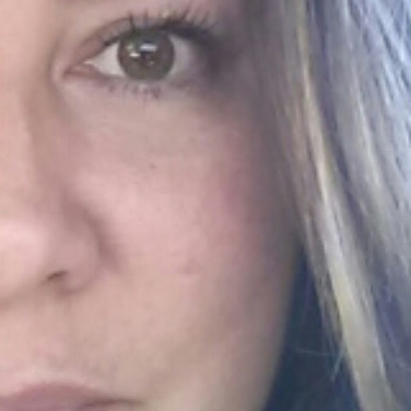 Profile Picture of Leann Troutman (@lat608) on Poshmark