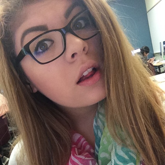 Profile Picture of Alexis Stavros (@love55124) on Poshmark