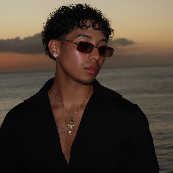 Profile Picture of Eric Velasquez (@emscjuve8) on Poshmark