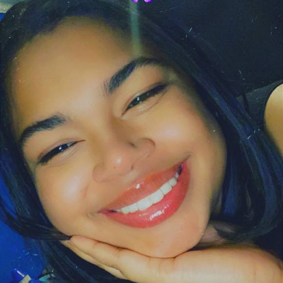 Profile Picture of Alexa Burns (@alexaburns66) on Poshmark