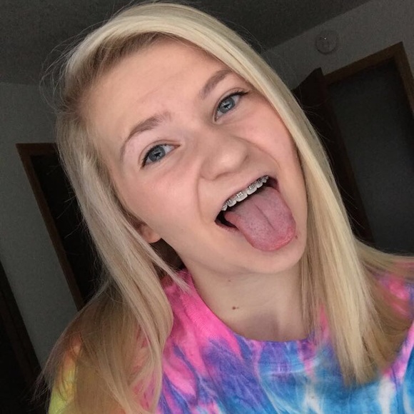 Profile Picture of Tianna Seaton (@tiannaseaton) on Poshmark