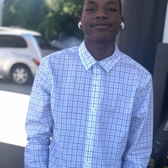 Profile Picture of Amari Smith (@justabuyer40) on Poshmark