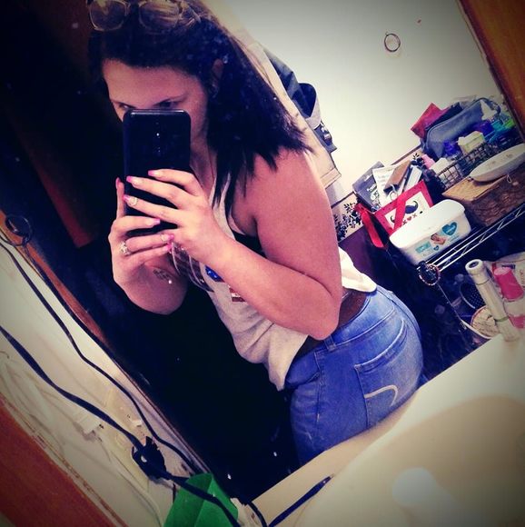 Profile Picture of Shiann Duebbe (@sduebbe) on Poshmark