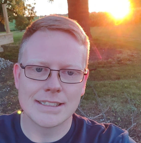 Profile Picture of Adam Olsen (@adamolsen) on Poshmark