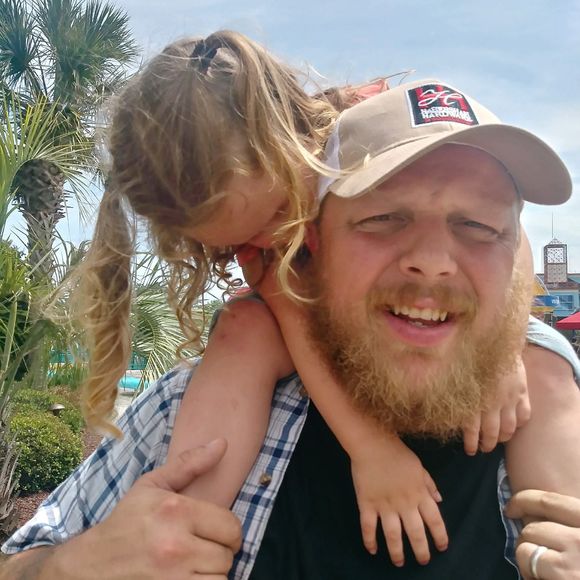 Profile Picture of Andrew Sutliff (@andrewsutliff) on Poshmark