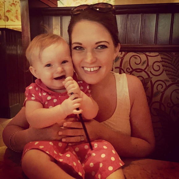 Profile Picture of Sarah Kregel (@sarahlook) on Poshmark