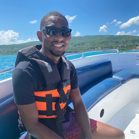 Profile Picture of Darryl Brown (@d_brown09) on Poshmark