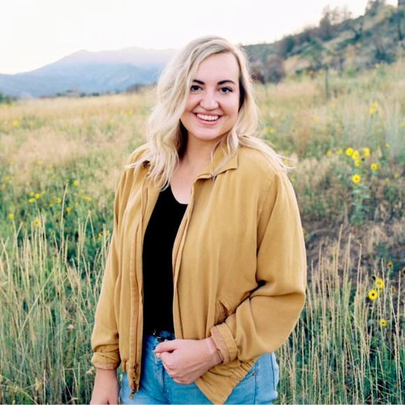 Profile Picture of Brooke Steinicke (@brookesteinicke) on Poshmark