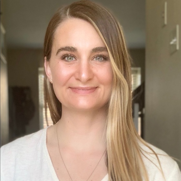 Allison Mac - Poshmark Profile Picture of Allison Mac (@amckearn) on Poshmark