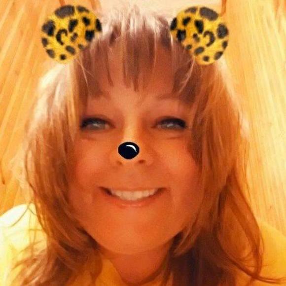 Profile Picture of Désireé Zabinsky (@dizdez67) on Poshmark