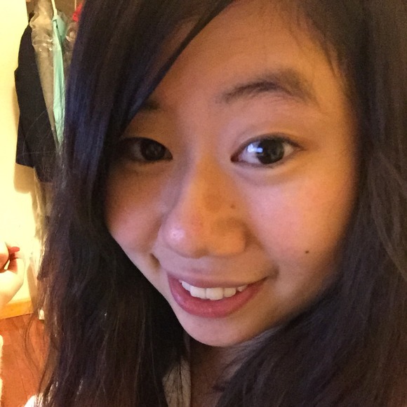 Profile Picture of Fiona Deng (@amazingfiona) on Poshmark