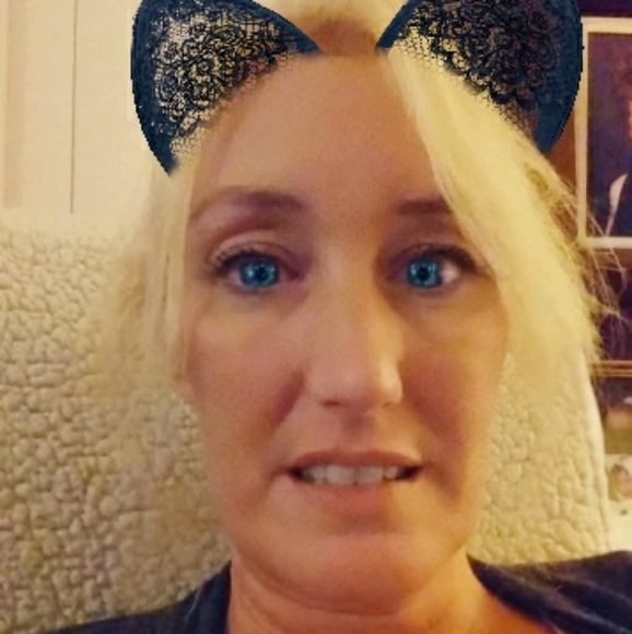 Profile Picture of Lisa Clapper (@lclapper97) on Poshmark