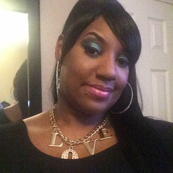 Profile Picture of Lakresha Headen (@lakresha40) on Poshmark