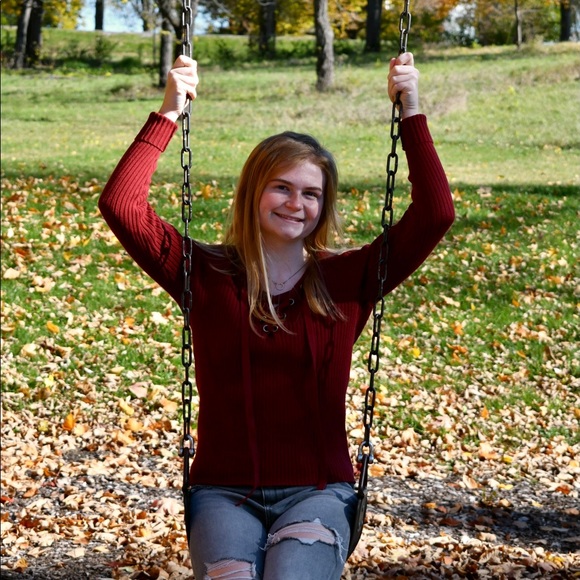 Profile Picture of Coral Vandehaar (@coralvandehaar) on Poshmark