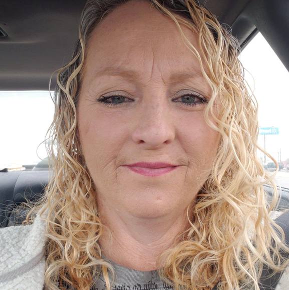 Profile Picture of Lori Thomas (@ljlthomas) on Poshmark