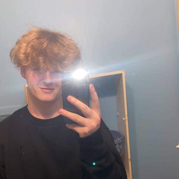 Profile Picture of Dante Laurin (@dantelaurin2004) on Poshmark