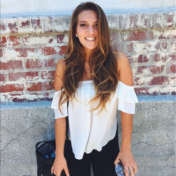 Profile Picture of Hannah Weidman (@hannahweidmn) on Poshmark